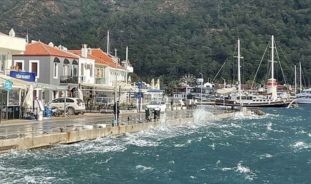 Muğla'da Sağanak ve Kuvvetli Rüzgar Etkili Oldu