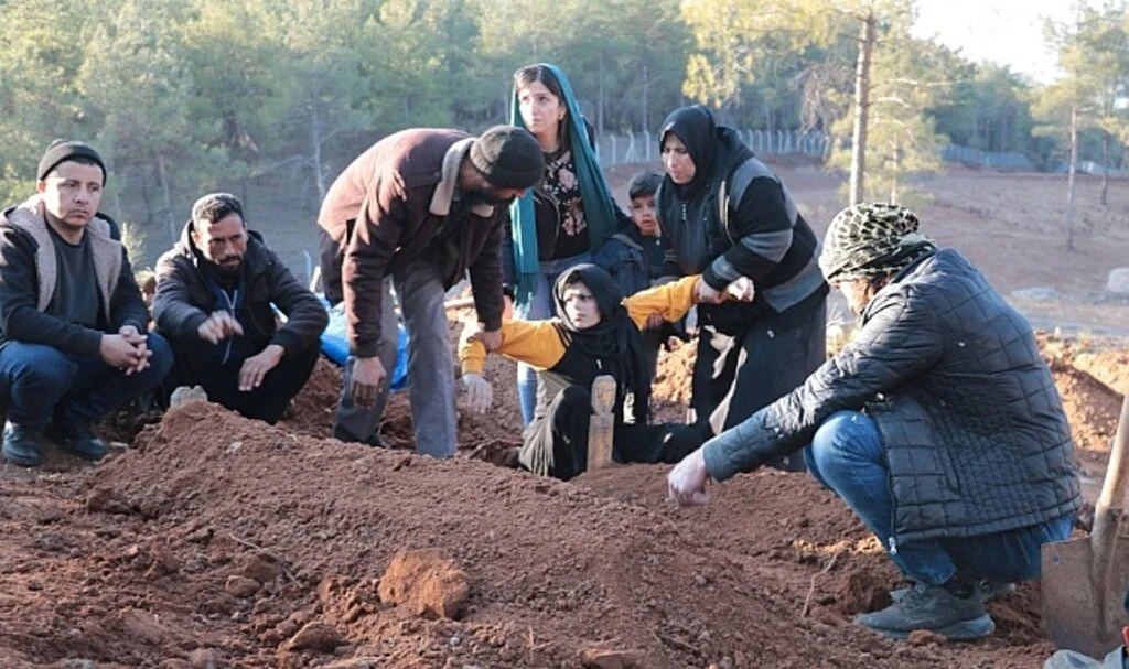Önce Eşini Şimdi de 3 Çocuğunu Kaybeden Annenin Ağıtları Yürek Dağladı