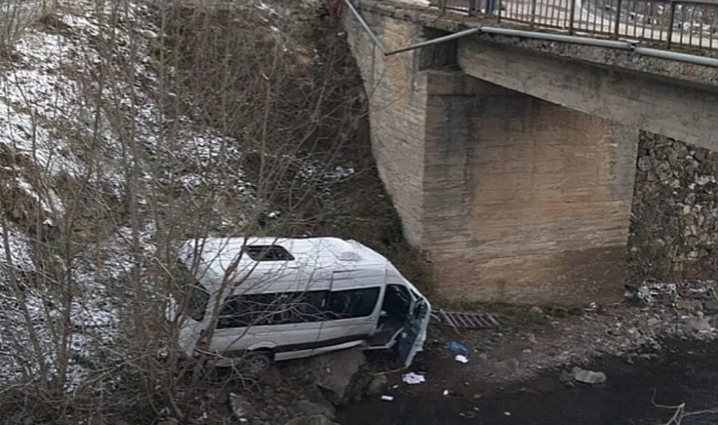 Ordu’da Öğrenci Servisi Köprüden Uçtu: 4 Öğrenci Yaralı