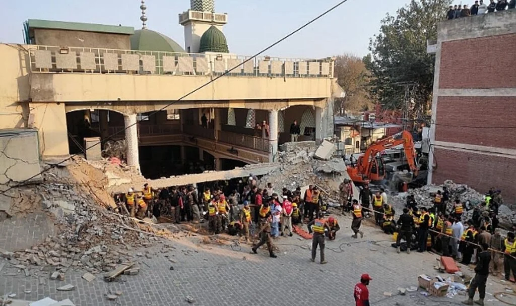 Pakistan'daki İntihar Saldırısında Bilanço Ağırlaşıyor: 32 Ölü, 150 Yaralı