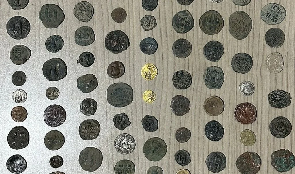 Polisin Durdurduğu Araçtan Hazine Çıktı