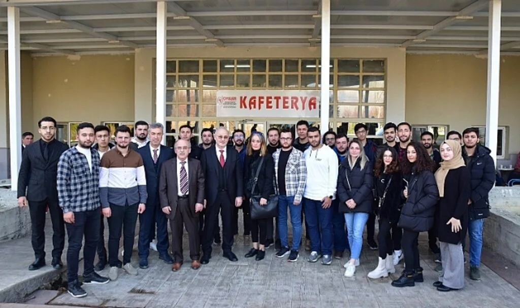 Rektör Ünal  Öğrencilerle Buluştu 
