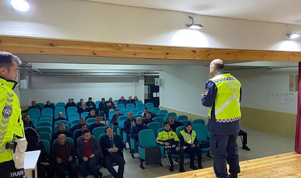 Salıpazarı'da Emniyet ve Jandarmadan Okul Servis Sürücülerine Eğitim