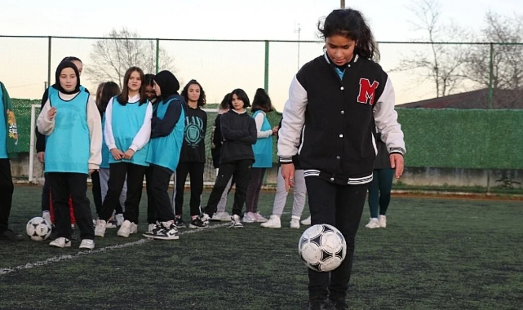 Salıpazarı Kız Futbol Takımı Kuruldu