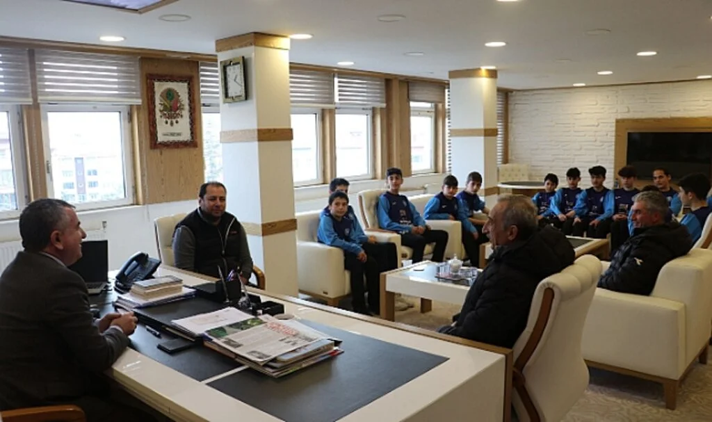 Şampiyonlardan Başkan Özdemir'e Ziyaret