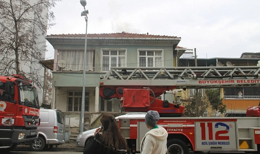 Samsun Çarşamba'da Çatı Yangını Hasara Yol Açtı
