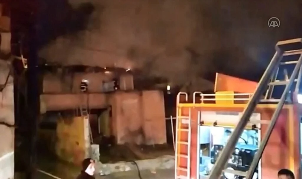 Samsun'da Ahşap Evde Çıkan Yangın İtfaiye Ekiplerince Söndürüldü