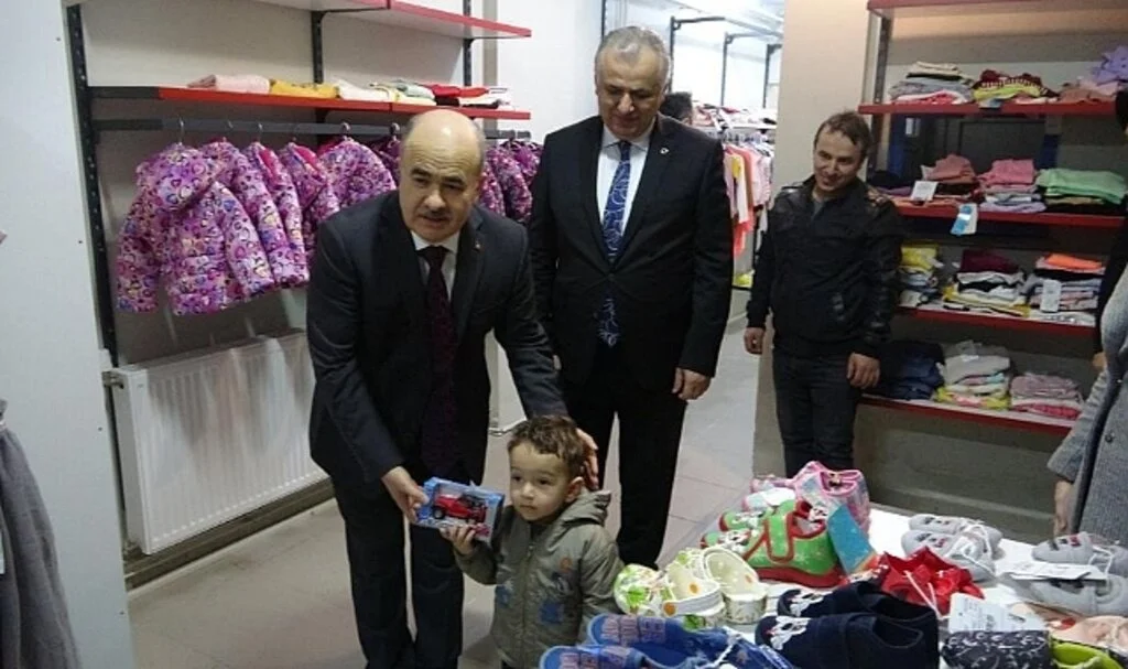 Samsun'da AVM Gibi 'Sosyal Market'ten 5 Binin Üzerinde Vatandaşa Giysi Yardımı