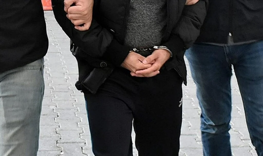 Samsun'da Bıçakla Saldırdığı Karısını Yastıkla Boğmaya Çalıştığı İddia Edilen Koca Tutuklandı