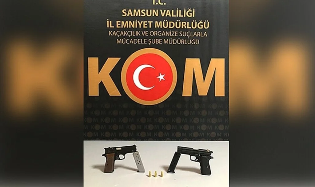 Samsun'da Bir Araçta 2 Ruhsatsız Tabanca Ele Geçirildi