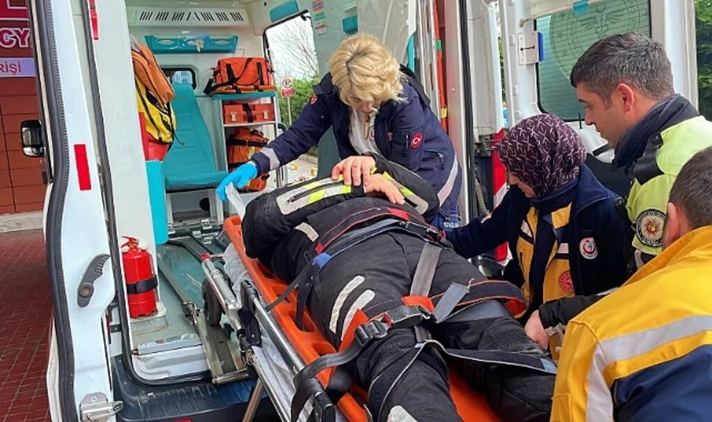 Samsun'da Devrilen Motosikletteki Trafik Polisi Yaralandı
