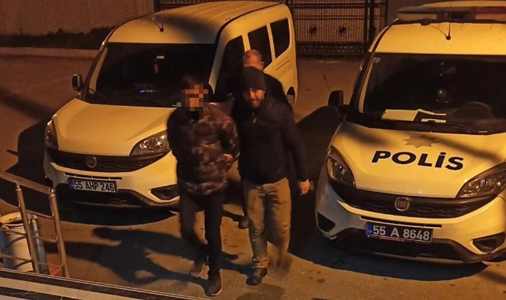 Samsun'da Durdurulan Araçta Bıçak ve Uyuşturucu Ele Geçti