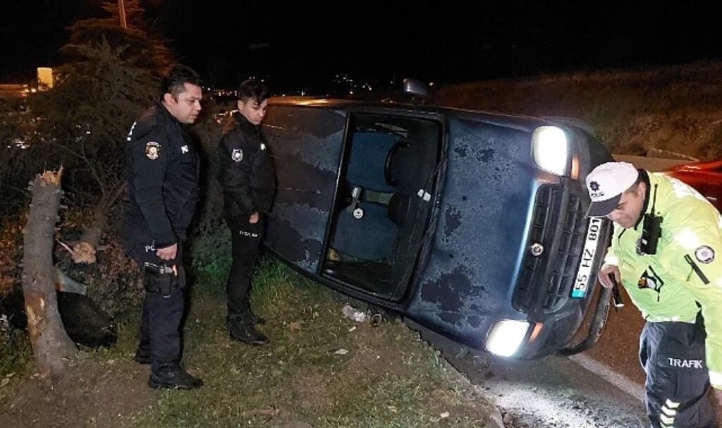 Samsun'da Hafif Ticari Araç Devrildi: 1 Yaralı