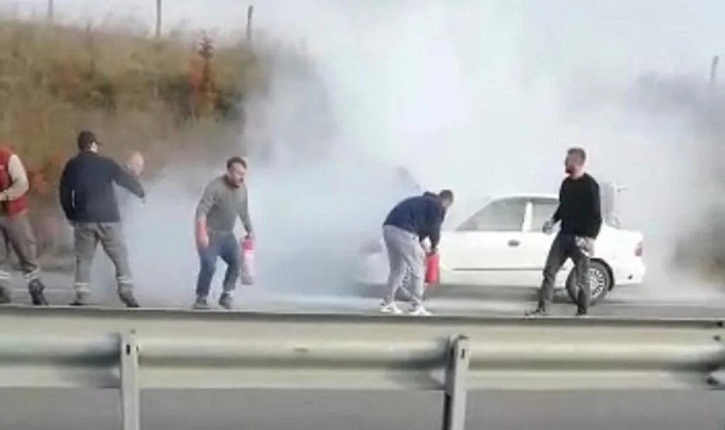 Samsun'da Hareket Halindeki Otomobilde Yangın Çıktı