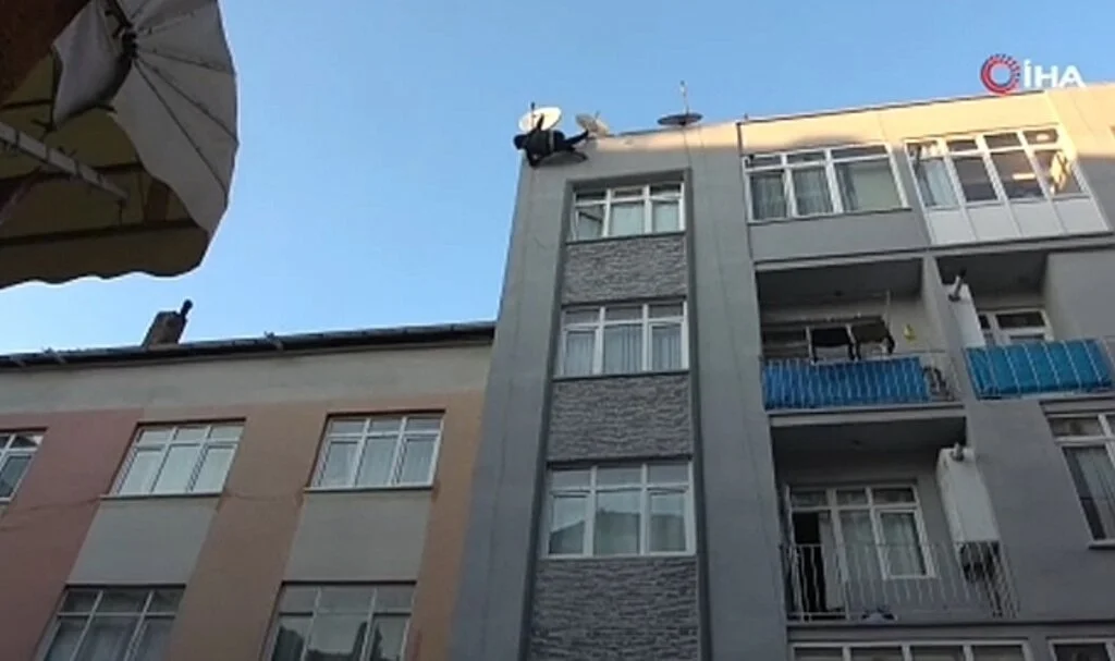 Samsun'da İntihara Teşebbüs Ettiği Binadan Bilincini Kaybedip Düştü