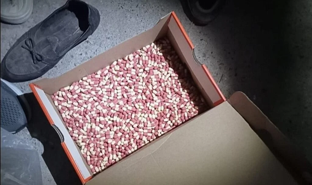 Samsun'da Jandarma Evde Ayakkabı Kutusuna Gizlenmiş Uyuşturucu Hap Ele Geçirdi