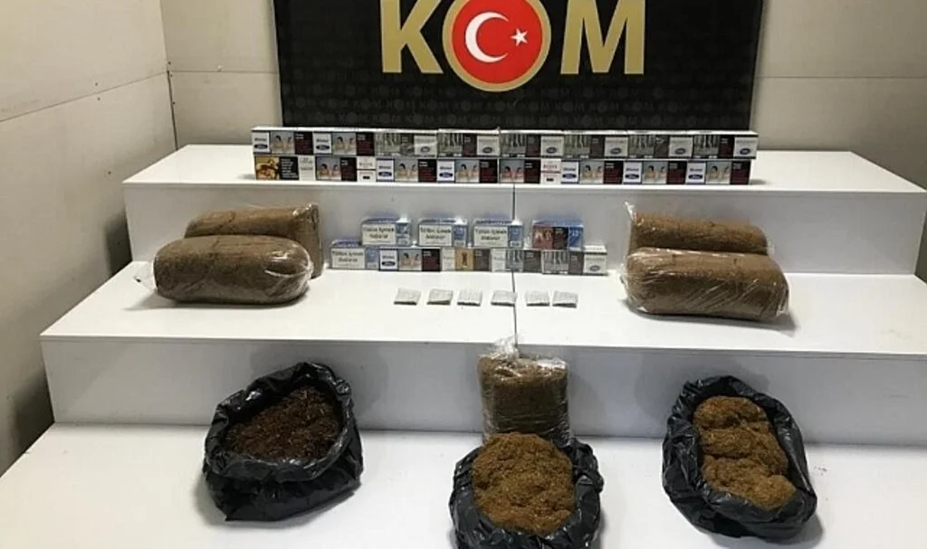 Samsun'da Kaçak 5 Bin 140 Dal Makaron ve 28 Kilo Tütün Ele Geçirildi