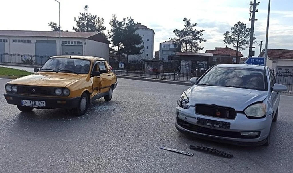 Samsun'da Kavşakta Kaza: 1 Yaralı