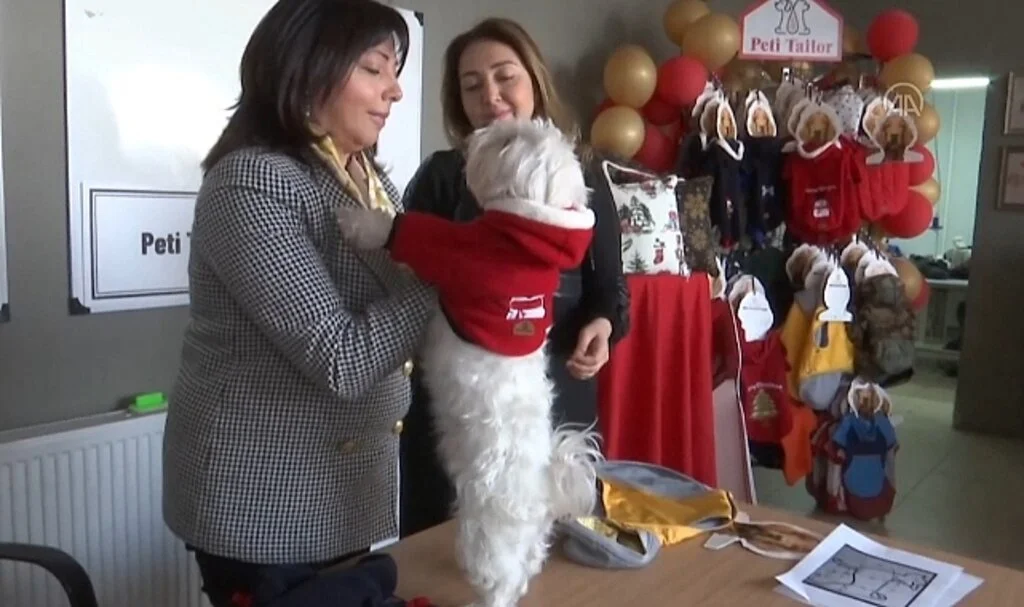 Samsun'da Köpeğine İstediği Kıyafeti Bulamayınca Arkadaşıyla Girişimci Oldu