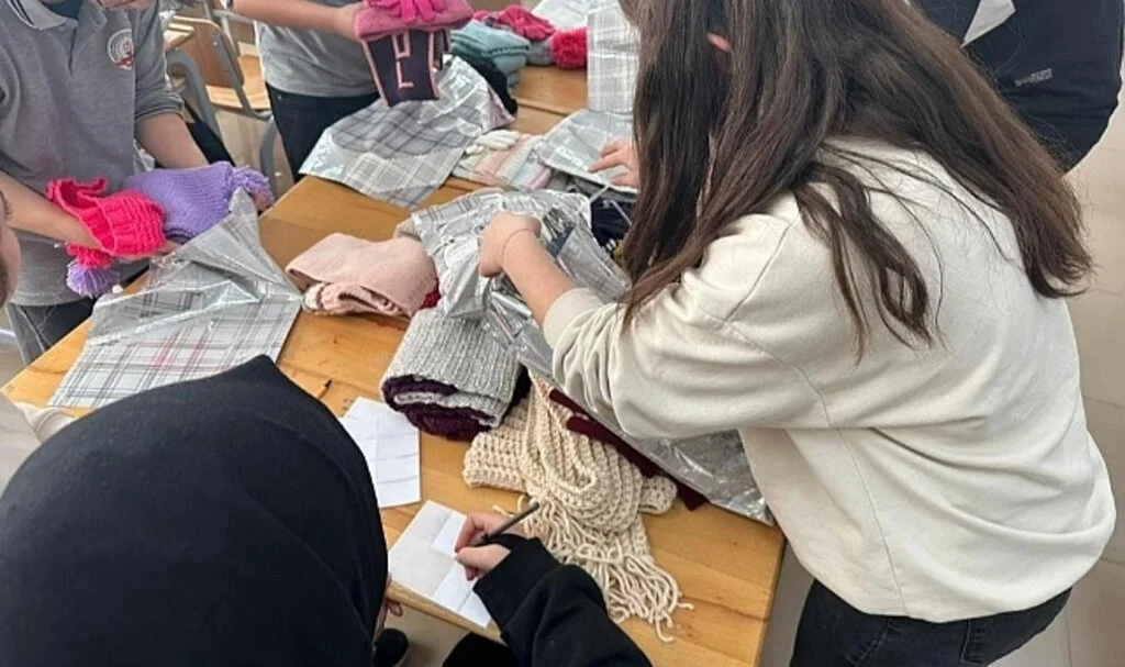 Samsun'da Lise Öğrencilerinden Isıtan Destek