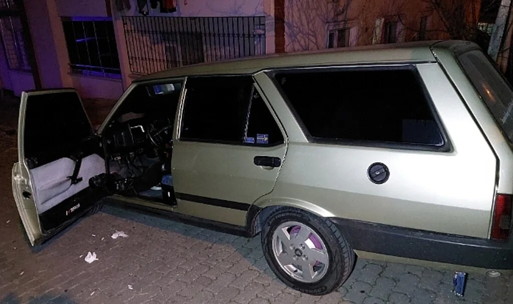 Samsun'da Müzik Sesine Giden Polis, Aracın İçinde 19 Yaşındaki Genci Vurulmuş Halde Ölü Buldu