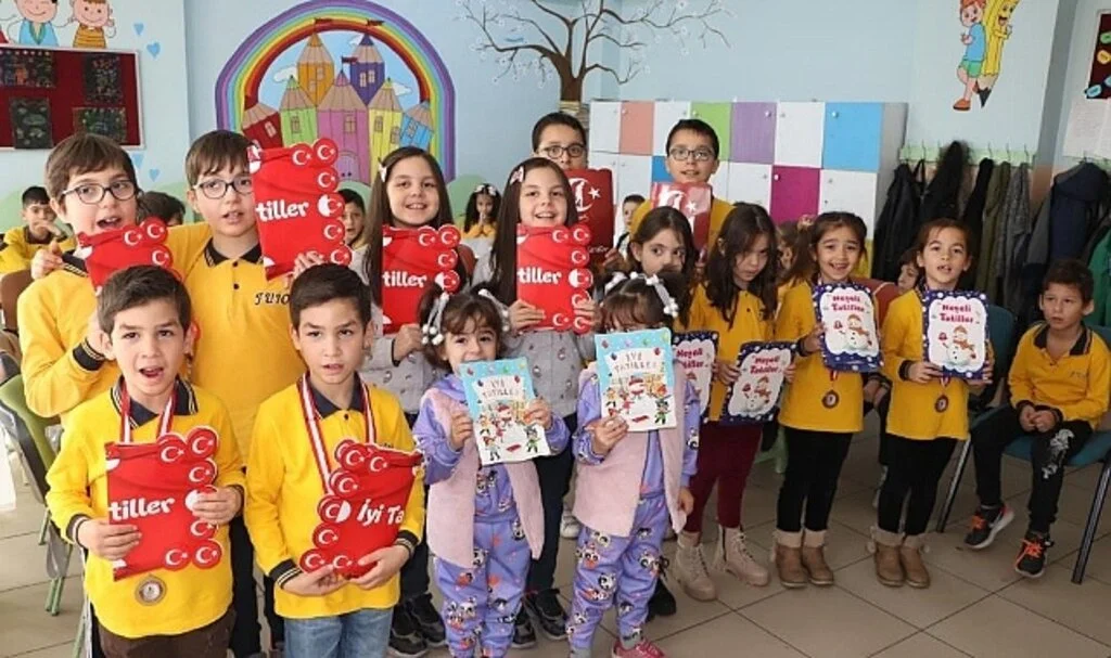 Samsun'da Okulda 18 İkiz Öğrenci Karne Heyecanı Yaşadı