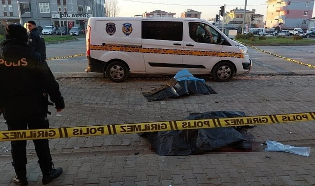 Samsun'da Otomobil, Araçları Arıza Yaptığı İçin Duran Yayalara Çarptı: 2 Ölü