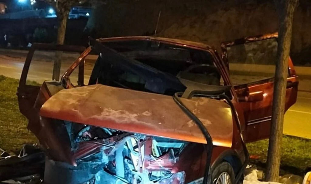 Samsun'da Otomobil Bariyere Çarptı, 1 Kişi Öldü, 2 Kişi Yaralandı