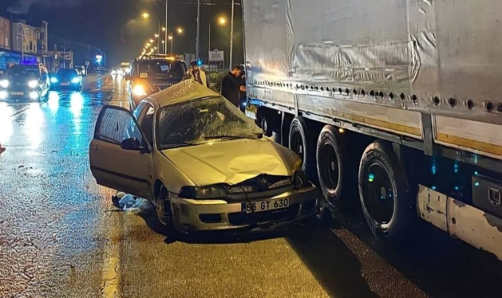 Samsun'da Otomobil İle tır Çarptı: 1 Ölü, 1 Yaralı