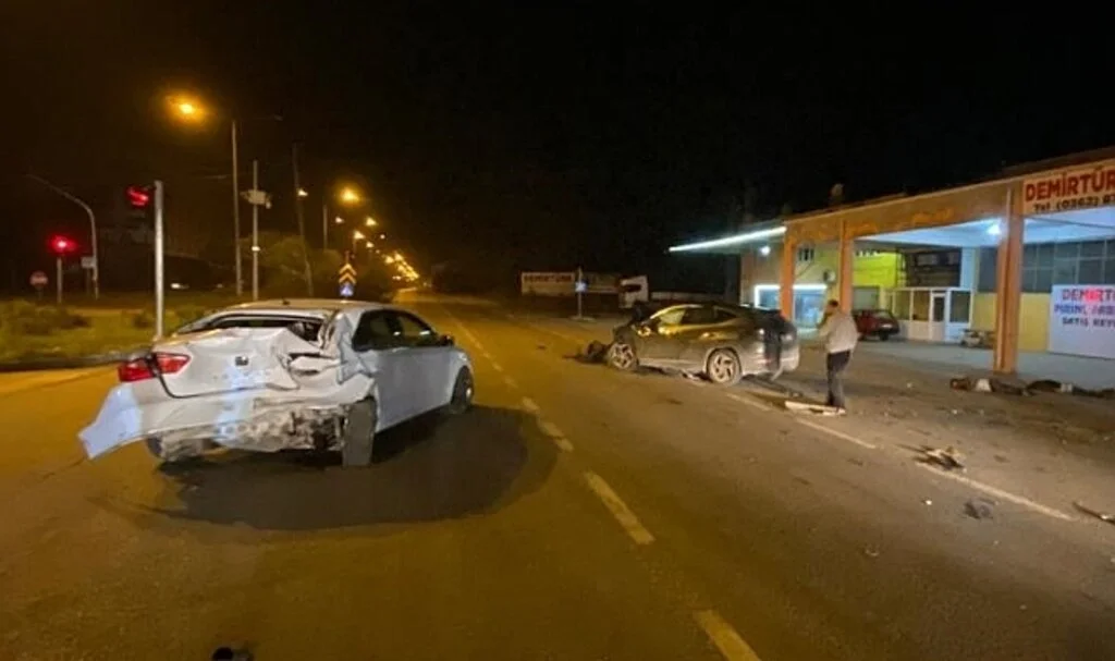Samsun'da Otomobilin Çarptığı Baba ve Oğlu Hayatını Kaybetti