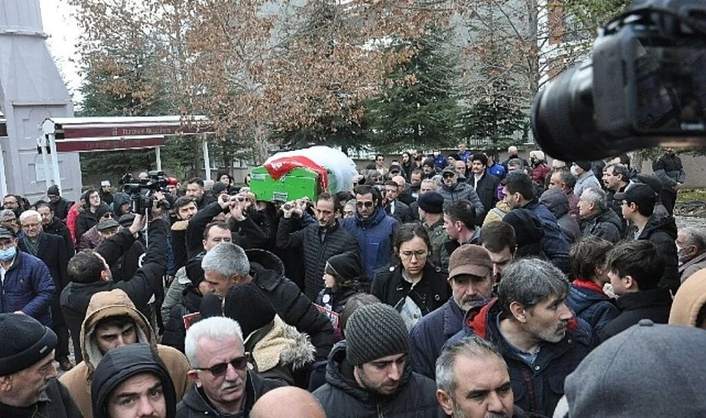Sevgilisi Tarafından Katledilen Tuğçe Gelinlikle Uğurlandı