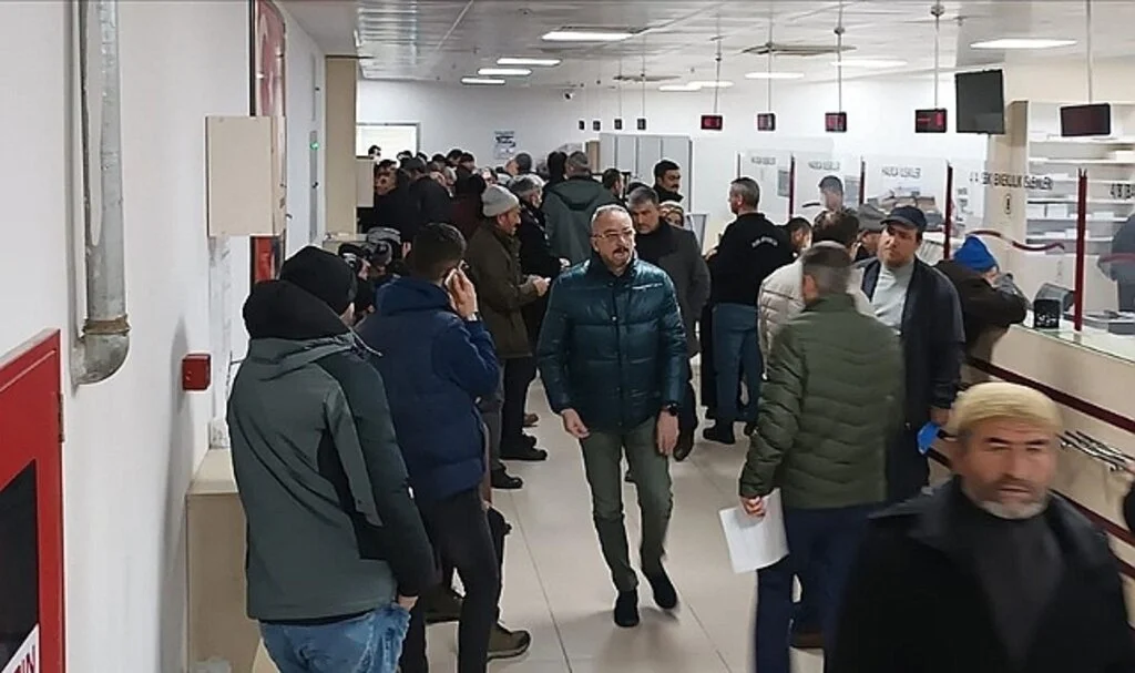 SGK'de EYT Mesaisi Yapan Personele Fazla Çalışma Ücreti Verilecek