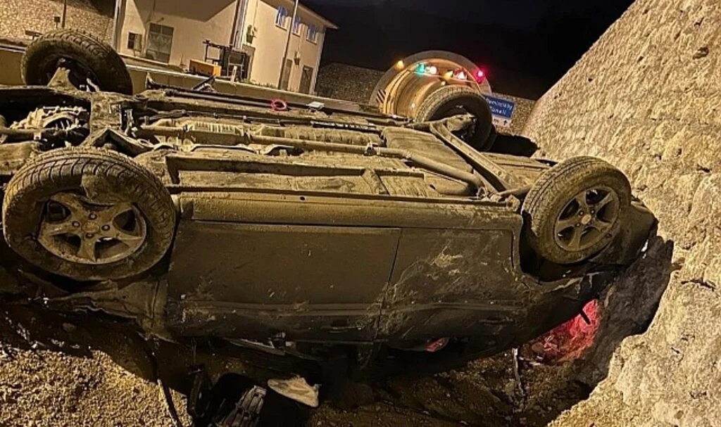 Sinop’ta Tünel Girişinde Otomobil Takla Attı: 2 Yaralı