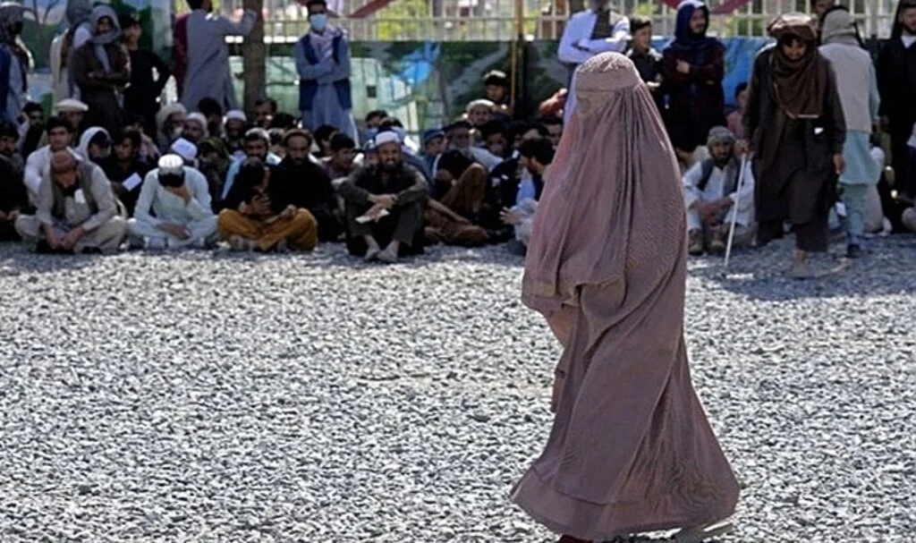 Taliban Kadınların Erkek Doktora Gitmesini Yasakladı