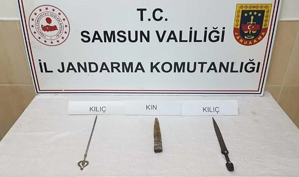 Tarihi Eserleri Satmaya Çalışırken Yakalandı