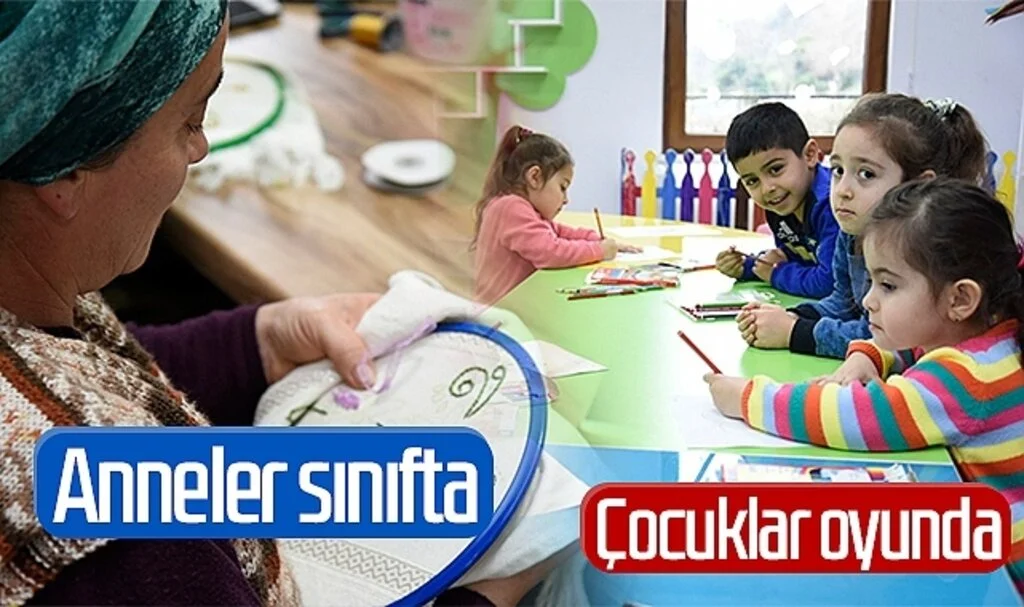Tekkeköy'de anneler sınıfta çocuklar oyunda