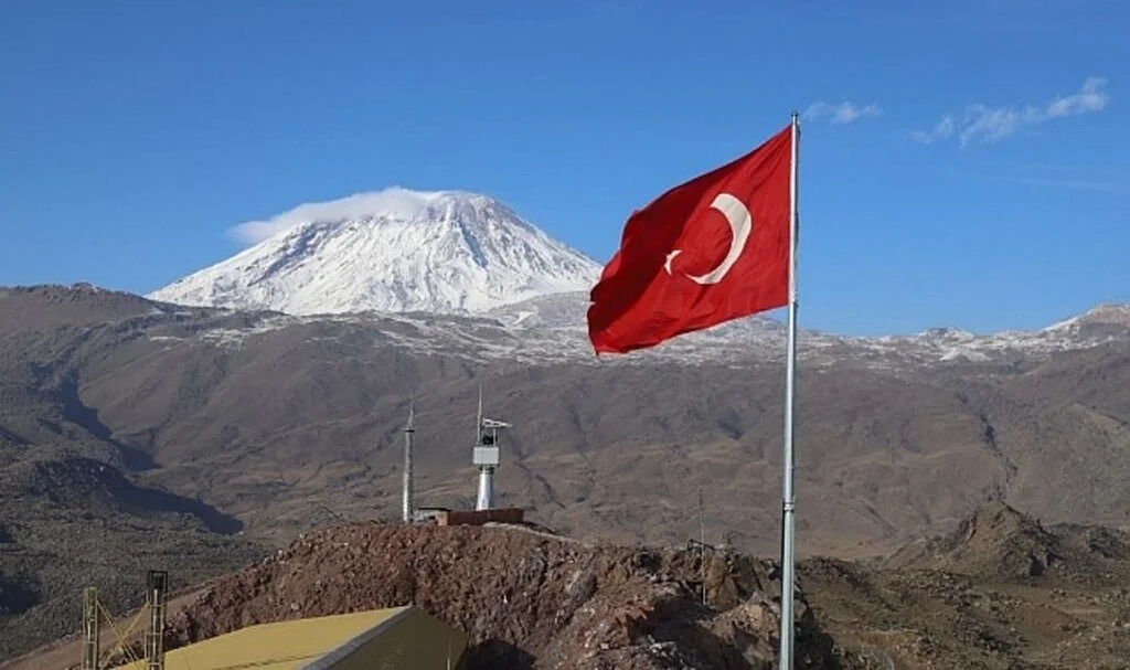 Terörden Arındırılan Ağrı Dağı’nın Eteğine Kurulan Üs Bölgesi ile Çevrenin Güvenliği Sağlanacak