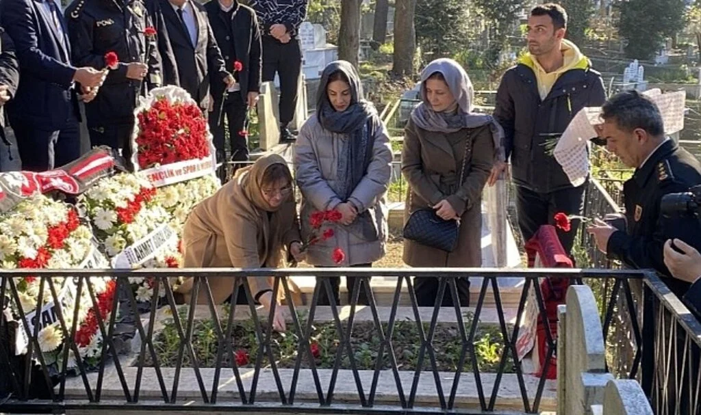 Trafik Kazasında Hayatını Kaybeden Futbolcu Mezarı Başında Anıldı