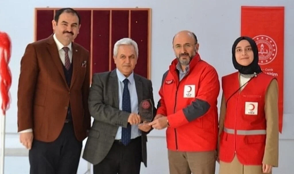 Türk Kızılayı Diyabetli Çocukların Yanında 