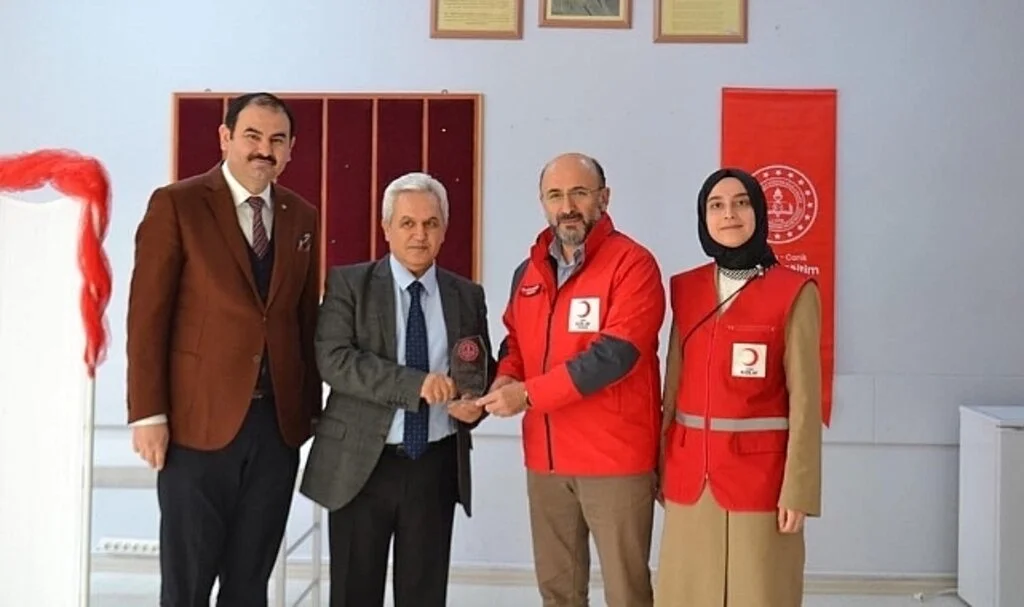 Türk Kızılayı Diyabetli  Çocukların Yanında 