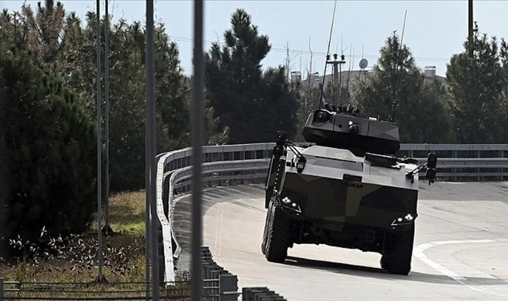 Türkiye'nin Yerli Motorlu İlk 8x8 Aracı Göreve Hazır