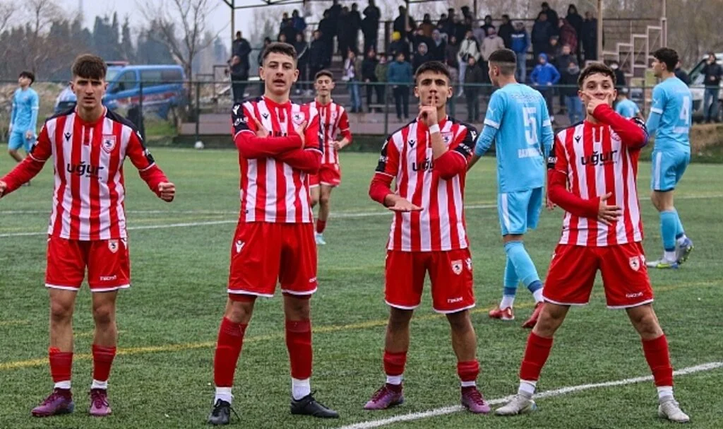 U17'Ler Rahat Kazandı