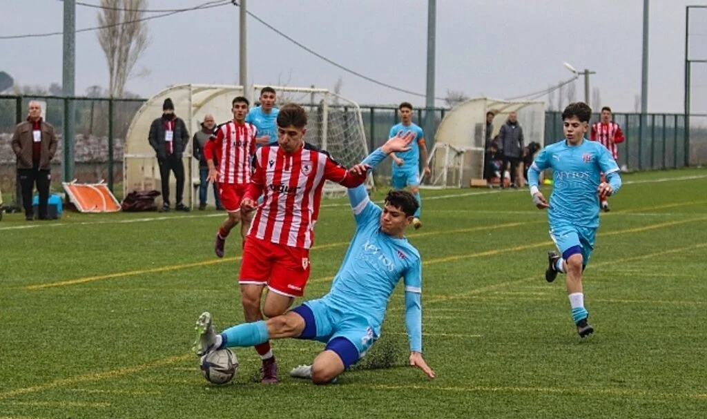 U17'Ler Rahat Kazandı