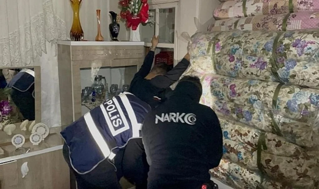 Uyuşturucu Satıcılarına Şafak Operasyonu: 60 Gözaltı