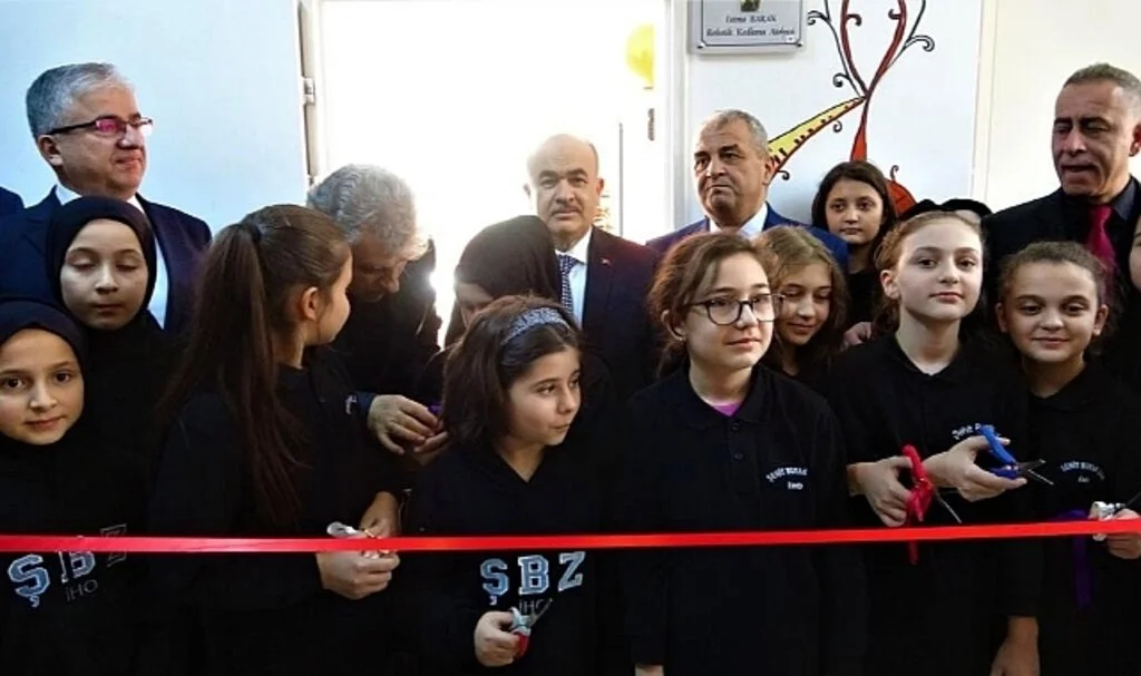 Vali Dağlı: "Robotik Kodlama Atölyesi Öğrencilere Çok Büyük Katkıda Bulunacak"