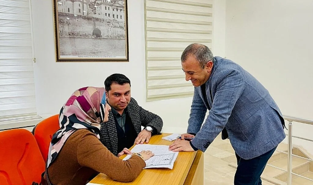 Vali Sonel Vatandaşı  Dinledi Talepleri Not Aldı 