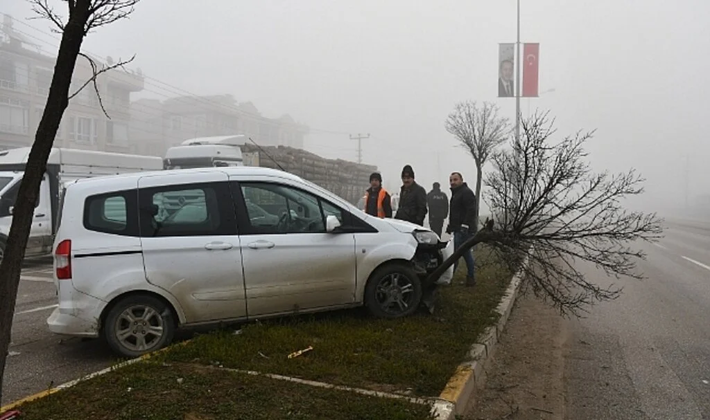 Vezirköprü'de Yoğun Sis Kazalara Neden Oldu