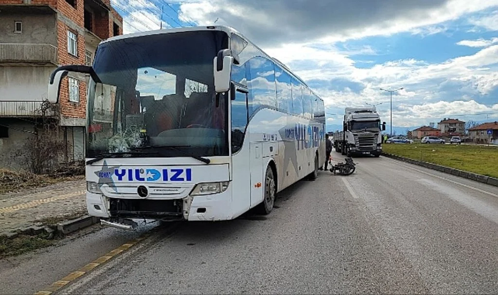 Yolcu Otobüsüyle Çarpışan Motosikletteki Genç Hayatını Kaybetti