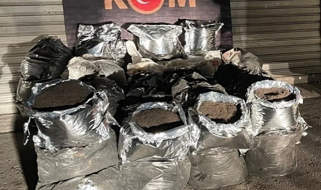 Yüksekova'da 1 Ton 350 Kilo Kaçak Çay Ele Geçirildi