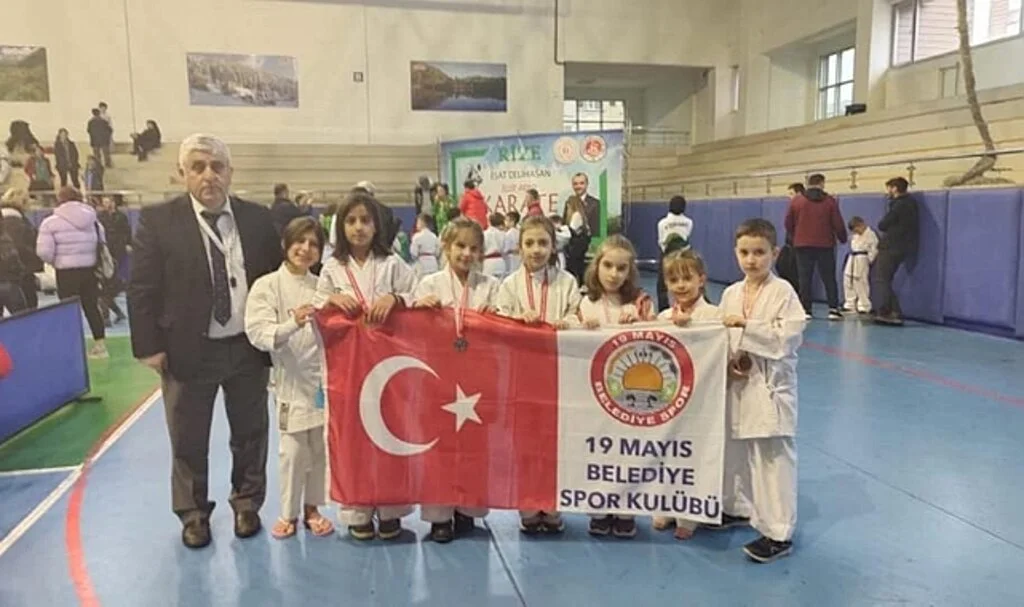 19 Mayıs'ta Miniklerden Karate Turnuvasında 6 Madalya